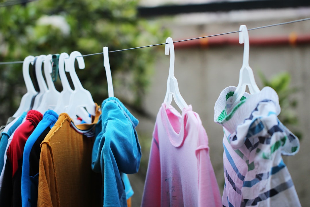 Besparen op kleding: tweedehands, outlets en slimme keuzes